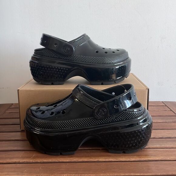 NWT CROCS Stomp High-Shine Platform Clogs Black Women 6 Men 4 - Picture 2 of 10